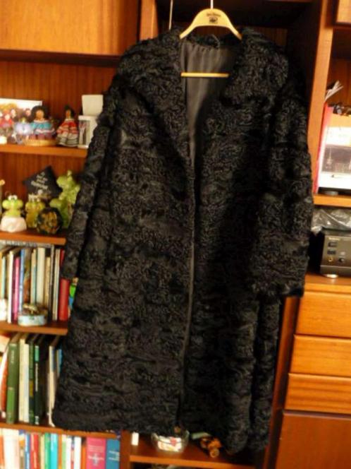 ASTRAKAN mantel, Kleding | Dames, Jassen | Winter, Zo goed als nieuw, Maat 42/44 (L), Zwart, Ophalen
