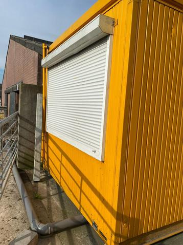 Bureaucontainer werfcontainer, Ophalen