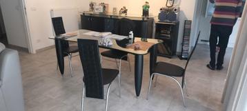 Tafel met 4 stoelen glas beschikbaar voor biedingen