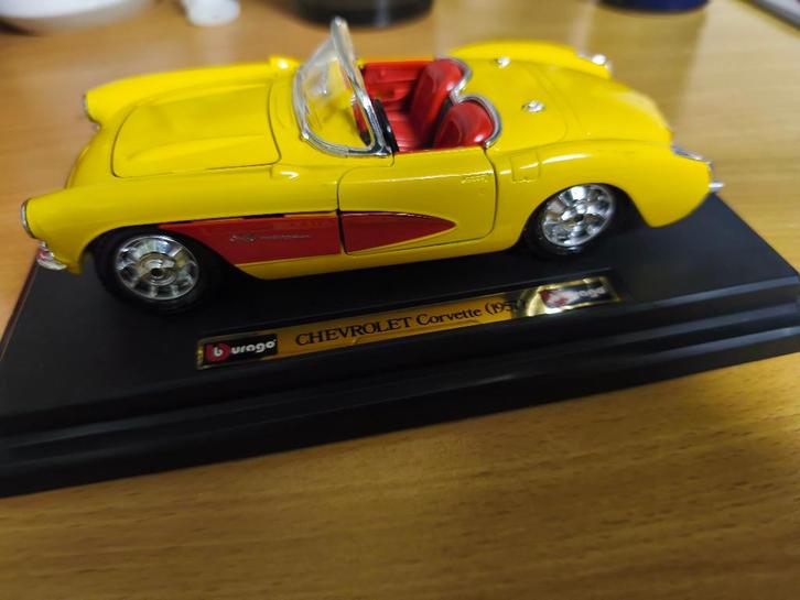 Bburago Chevrolet Corvette 1957 à l'échelle 1:18, Hobby & Loisirs créatifs, Voitures miniatures | 1:18, Utilisé, Voiture, Burago