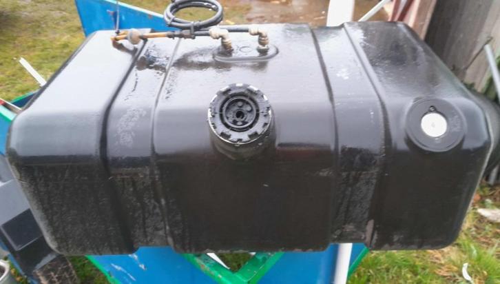 2 st kunststof brandstof tanks, plm 100ltr, goede staat, Watersport en Boten, Bootonderdelen, Gebruikt, Ophalen