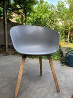 2 grijze Hay-stoelen “About A Chair” AAC22, Hout, Modern, scandinavisch, rond maar toch strak, Gebruikt, Twee