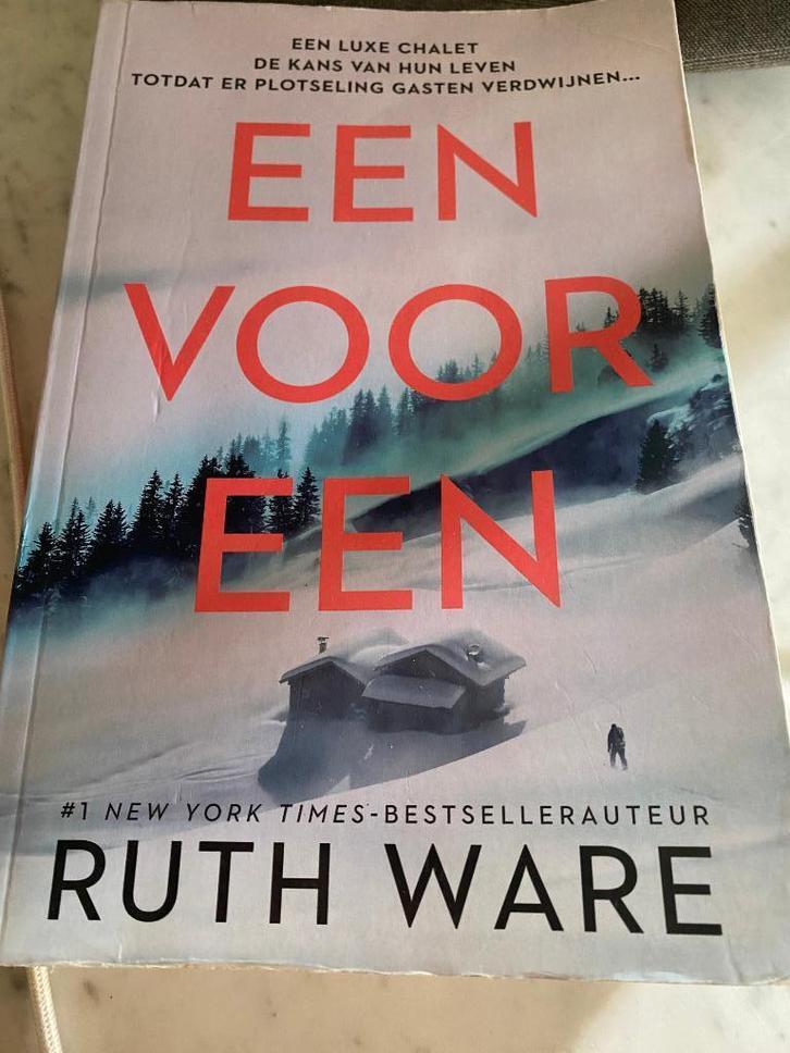 boek Ruth Ware, "Eén voor Eén", Boeken, Thrillers, Gelezen, Ophalen of Verzenden
