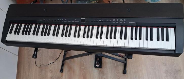 Yamaha P140 (digitale piano, statief en case), Muziek en Instrumenten, Piano's, Piano, Ophalen