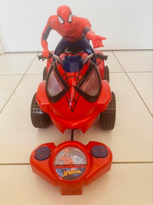Op afstand bestuurbare quad en figuur Spiderman, Kinderen en Baby's, Speelgoed |Speelgoedvoertuigen, Gebruikt, Afstandsbediening