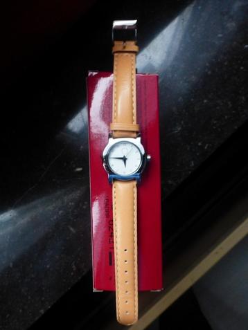 Montre bracelet NEUVE, homme ou femme,, Enlèvement ou Envoi, Neuf, Montre-bracelet