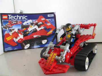 Lego Technic van 1997  nr. 8229 met bouwboekje en piloot