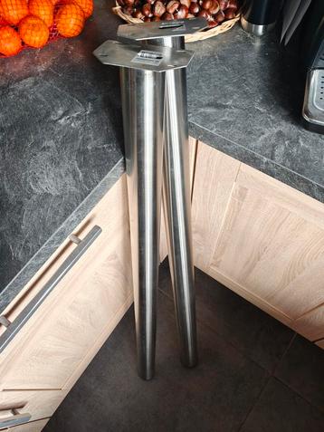  

Meubelpoot Duraline rond staal 6x110cm geborsteld nikkel
 beschikbaar voor biedingen