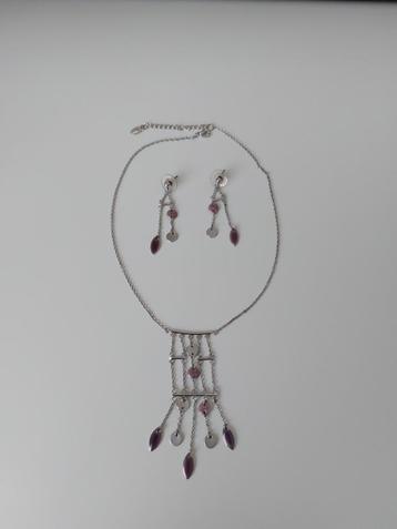 Ensemble collier et boucles d'oreille beschikbaar voor biedingen