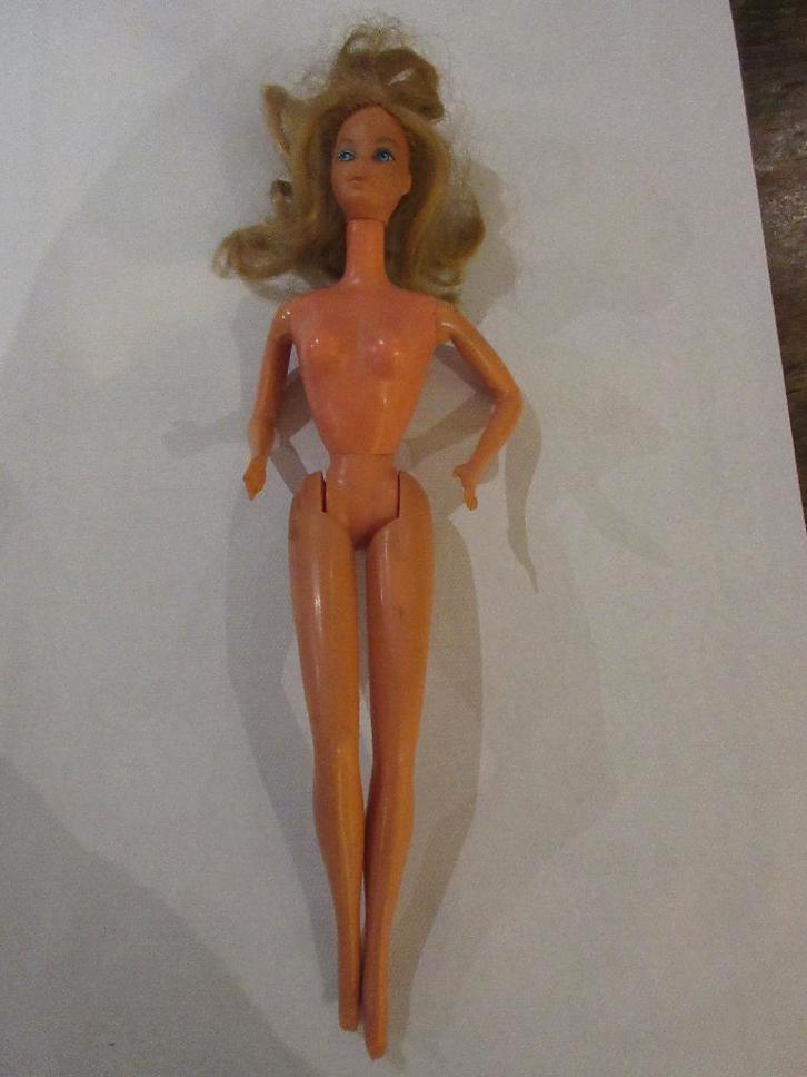 BARBIE pop Mattel Inc. 1966 TAIWAN moduleerbaar, Kinderen en Baby's, Speelgoed | Poppen, Barbie, Ophalen