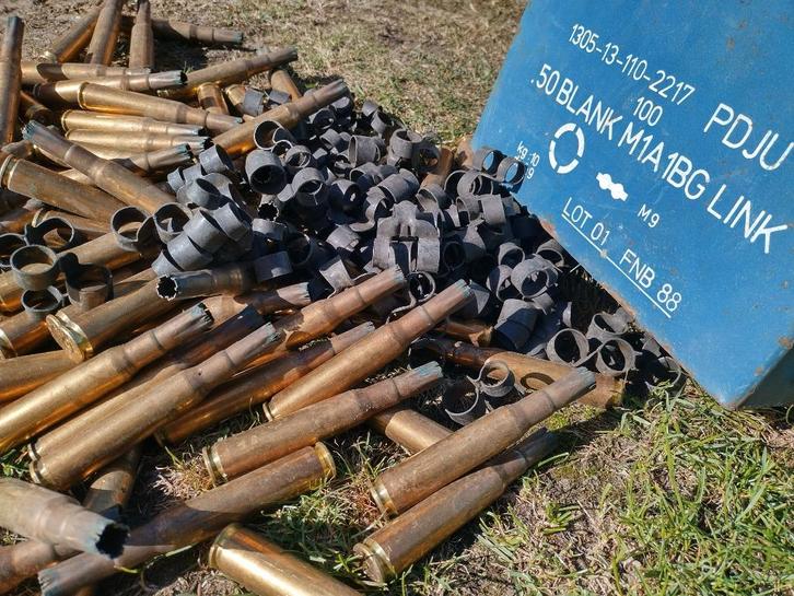 Kist lege hulzen en bijhorende schakels kaliber 12,7mm (.50), Verzamelen, Militaria | Algemeen, Landmacht, Hulzen of Bodemvondsten