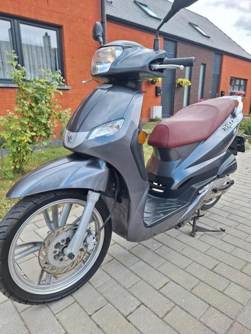 Scooter Peugeot tweet Classe A, Fietsen en Brommers, Scooters | Peugeot, Zo goed als nieuw, Ophalen