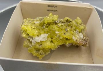 Zwavelkristallen beschikbaar voor biedingen