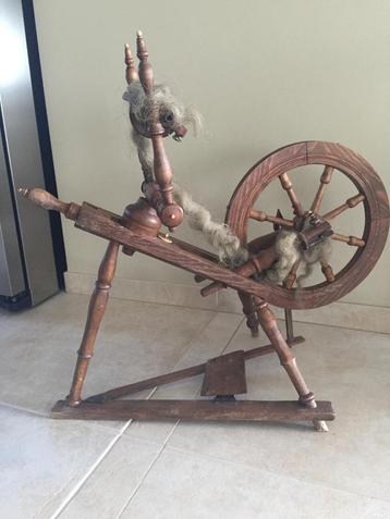 Spinnewiel 75cm antiek beschikbaar voor biedingen