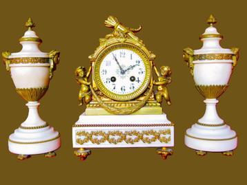 19 eeuwse wit marmeren pendule met cassaulettes, Enlèvement