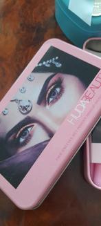 Huda Beauty Makeup Schoonheidsborstelset met hartvormige doo, Ophalen of Verzenden, Zo goed als nieuw