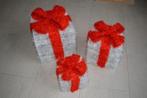 Kerstdecoratie    kerstpakjes rood-wit, Comme neuf, Enlèvement ou Envoi