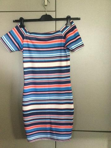 Robe rayée à manches courtes, Taille 38/40 (M), Enlèvement ou Envoi, Autres couleurs, Au-dessus du genou