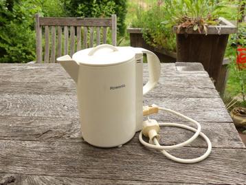 kleine waterkoker beschikbaar voor biedingen