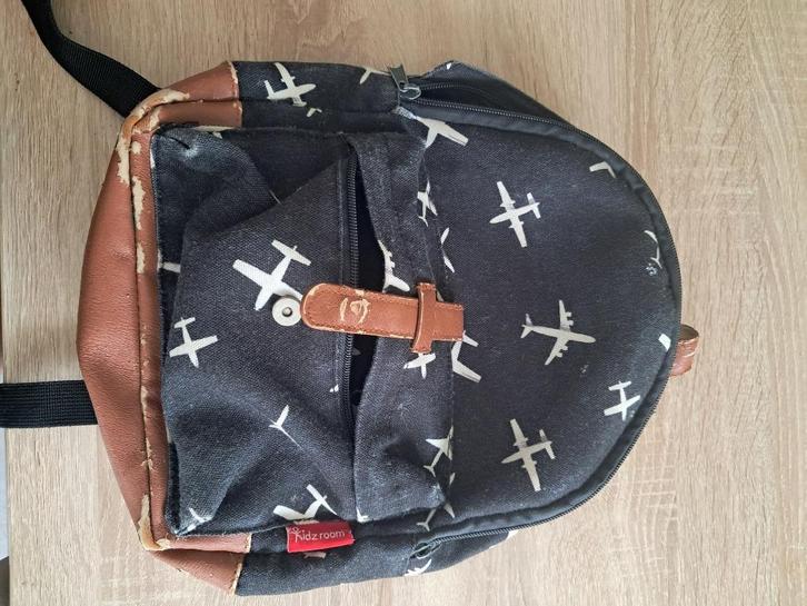 Kidzroom rugzak – vliegtuigenmotief, Handtassen en Accessoires, Tassen | Rugtassen, Gebruikt, Overige merken, Minder dan 25 cm