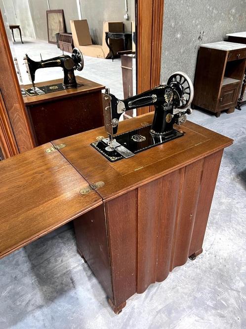 Bury antieke naaimachine, Antiek en Kunst, Antiek | Naaimachines, Ophalen