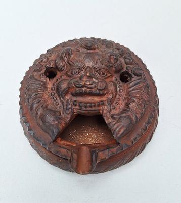 Antieke aardewerk olielamp Foo dog/ Egyptian god Bes beschikbaar voor biedingen