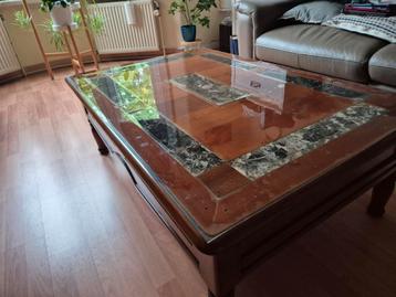 TWEE SALON TAFELS IN KERSELAAR HOUT beschikbaar voor biedingen