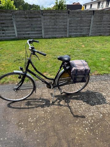 Dames fiets beschikbaar voor biedingen
