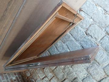 Behangerstafel beschikbaar voor biedingen