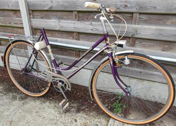 Retro fietsen voor opmaak o.a. Peugeot & Motobecane