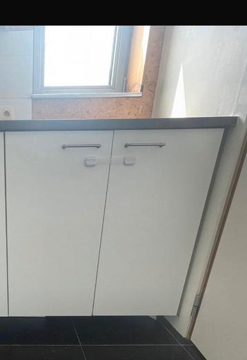 Onderkast voor de keuken beschikbaar voor biedingen
