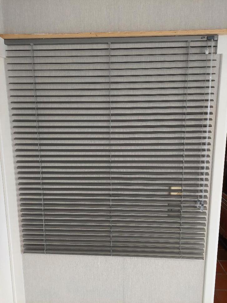 Binnenzonwering Luxaflex, Huis en Inrichting, Stoffering | Gordijnen en Lamellen, Zo goed als nieuw, Grijs, Ophalen