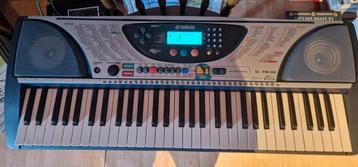 Yamaha psr240 synthesizer beschikbaar voor biedingen