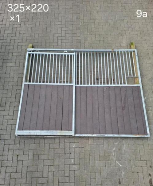 Voorwand schuifdeur paardenstal | Bruin kunststof | Gebruikt, Dieren en Toebehoren, Stalling en Weidegang, Opfok, Stalling, Weidegang