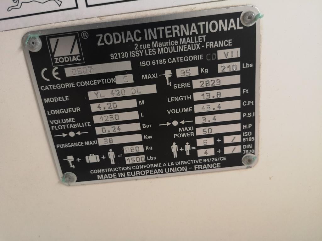 Zodiac Yachtline 420, Sports nautiques & Bateaux, Canots pneumatiques, Comme neuf, Zodiac, Enlèvement ou Envoi