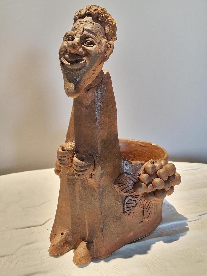 Handgemaakt kleisculptuur wijnfles houder, Huis en Inrichting, Woonaccessoires | Wijnrekken, Zo goed als nieuw, Minder dan 50 cm