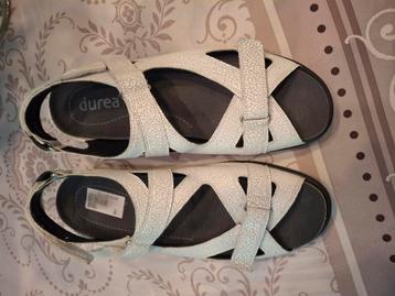 Zeer mooie sandalen beschikbaar voor biedingen