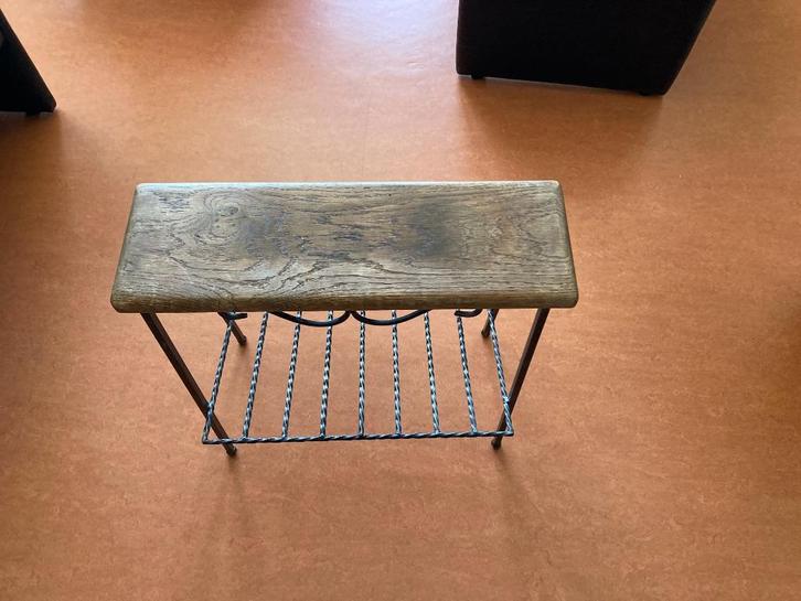 rekje voor kranten/tijdschriften - eik en smeedwerk, Huis en Inrichting, Woonaccessoires | Krantenbakken en Lectuurbakken, Ophalen