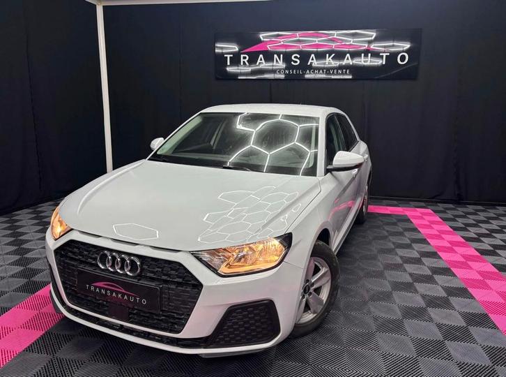 Audi A1 uit het jaar 2022, Auto's, Audi, Particulier, A1, Android Auto, Benzine, Euro 6, 5 deurs, Handgeschakeld, Wit, Zwart, Onderhoudsboekje