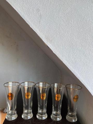 glazen beschikbaar voor biedingen