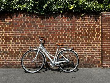 Damesfiets  beschikbaar voor biedingen