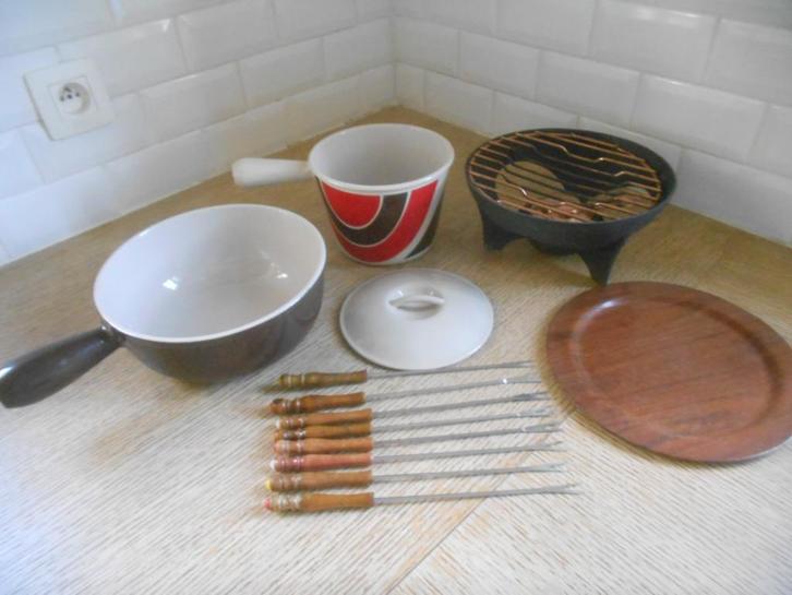 Le creuset 2 fondues (gietijzeren braadpan). ooo, Huis en Inrichting, Keuken | Potten en Pannen, Gietijzer, Ophalen of Verzenden