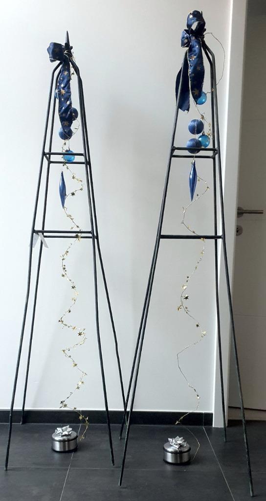 Metalen staander - siersmeedwerk, Huis en Inrichting, Woonaccessoires | Zuilen en Pilaren, Gebruikt, Ophalen