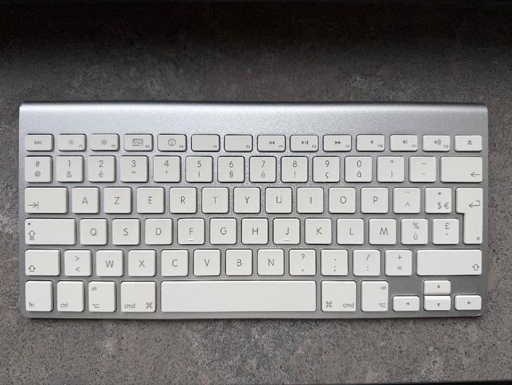 Apple Draadloos Bluetooth Toetsenbord - AZERTY, Computers en Software, Toetsenborden, Gebruikt, Azerty, Draadloos, Ophalen