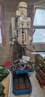 Frees boor kolommachine, Ophalen