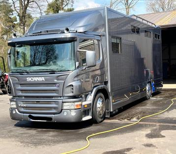 Mooie Scania paardenvrachtwagen met mobilhome beschikbaar voor biedingen