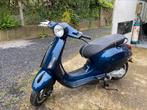 Vespa primavera special edition 6000 km klasse B 45kl/h, Fietsen en Brommers, Ophalen, Zo goed als nieuw