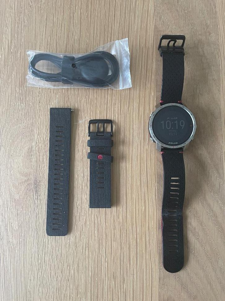 Polar Grit X Pro Titan + extra laadkabel, Handtassen en Accessoires, Sporthorloges, Zo goed als nieuw, Zwart, Afstand, Calorieverbanding