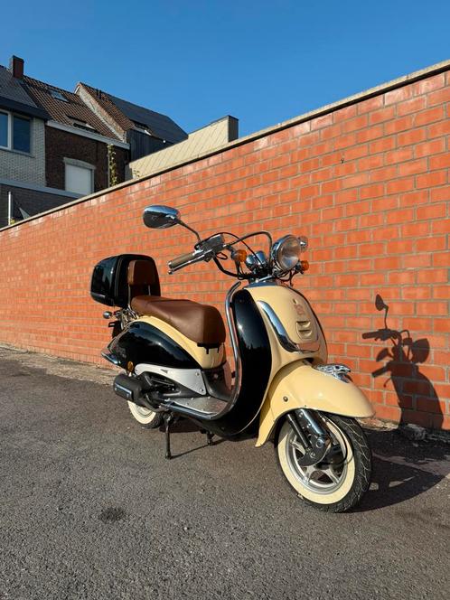 AGM Retro 125cc 1000KM, Fietsen en Brommers, Scooters | Overige merken, Zo goed als nieuw, Ophalen of Verzenden