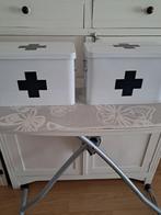 2 medicijnboxen, Ophalen, Zo goed als nieuw